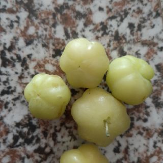 Nem chua lá chùm ruột