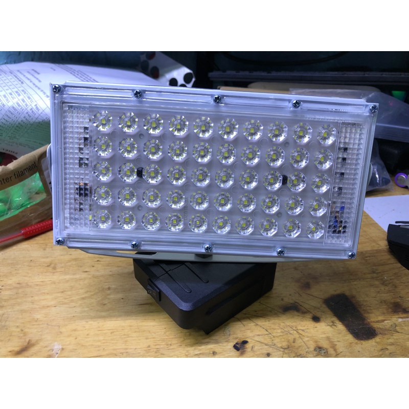 Đèn pin công suất cao dùng chung pin makita 18v