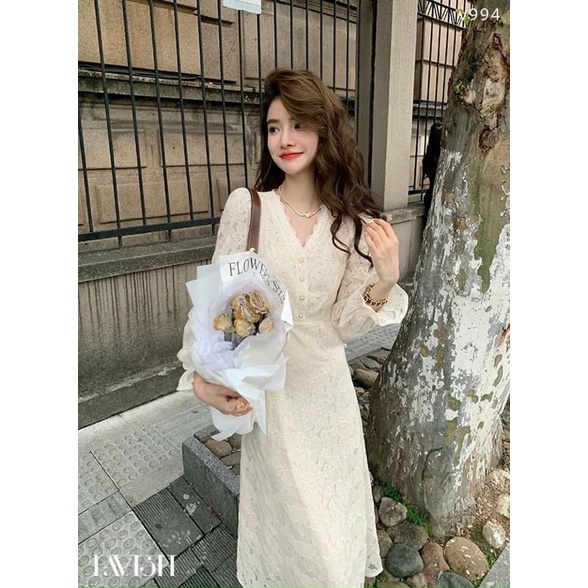 ĐẦM MIDI TRẮNG HOA NỔI CỔ V VIỀN REN