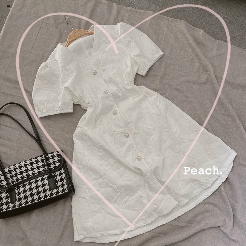 Váy gấm nút ngọc xinh