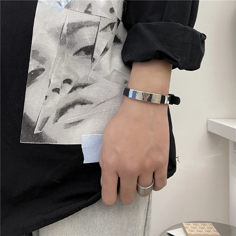 Vòng Tay Silicone Thép Titan Phối Dây Xích Thời Trang 22032 Cho Nam Nữ