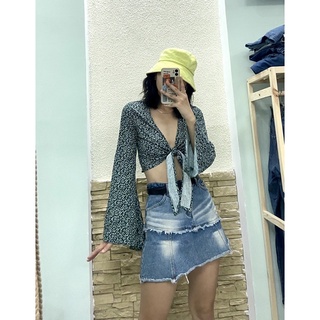 Set Chân váy lạ, áo tay loe