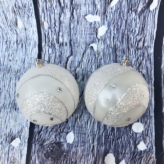 Hộp 2 Quả Châu Nhũ Bạc Đường Kính 10cm Trang Trí Noel Giáng Sinh Năm Mới
