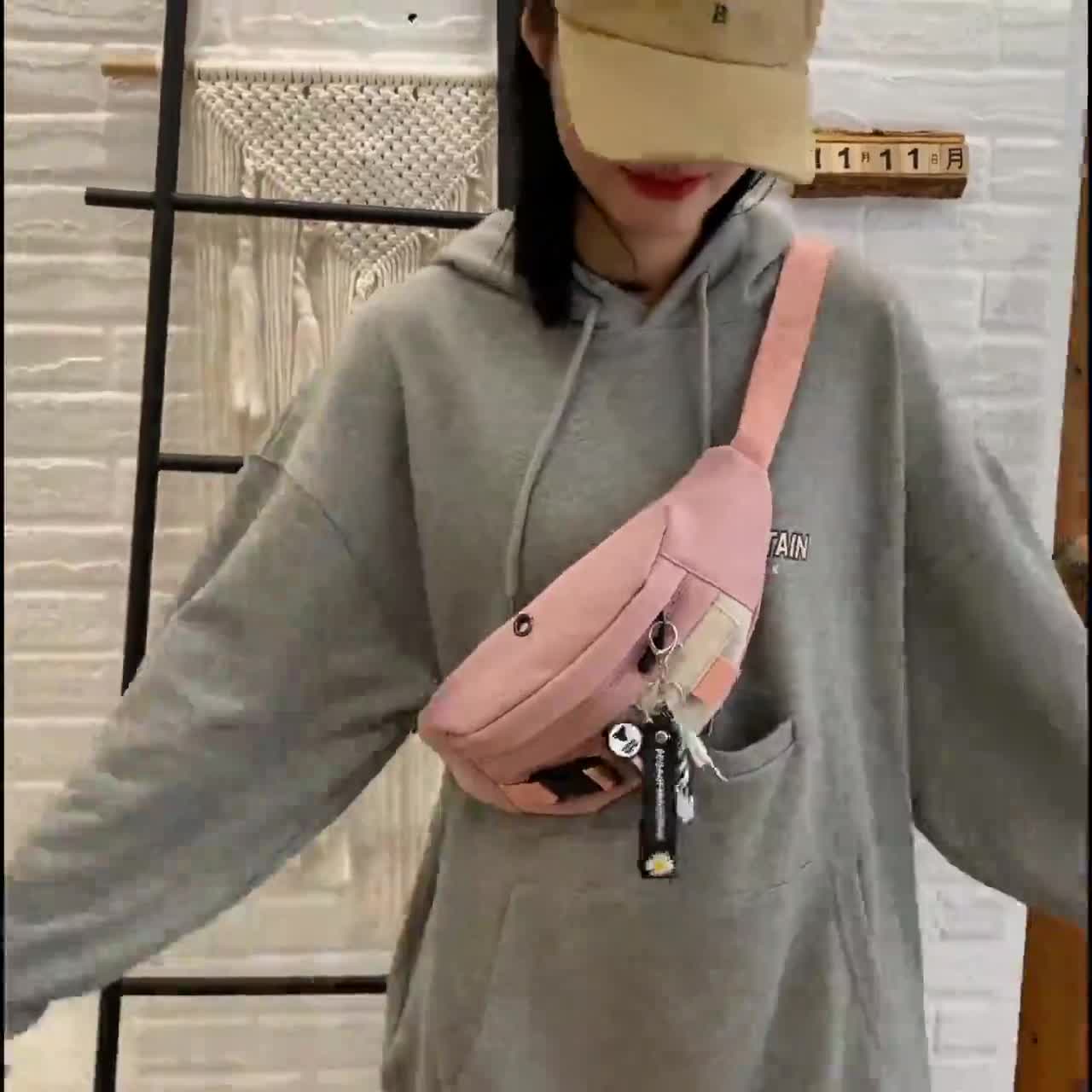 Túi đeo chéo trước ngực năng động cá tính thời trang | BigBuy360 - bigbuy360.vn