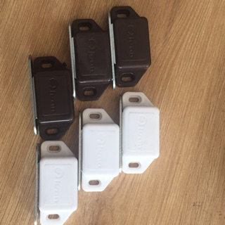 Hộp 12 hít cửa tủ Ivan lớn