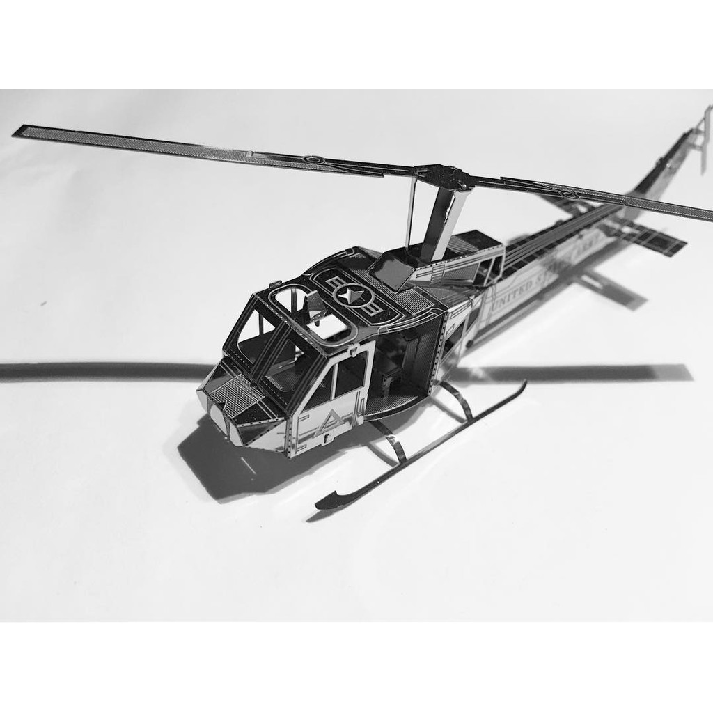 [Mã LIFETOYS1 giảm 30K đơn 99K] Mô hình 3D kim loại lắp ráp Máy bay UH-1 Huey [Chưa lắp]