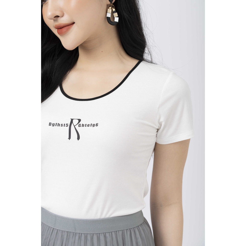 Áo thun nữ dáng ôm Fiona, Áo croptop chất cotton mềm mịn viền cổ phối màu in họa tiết chữ C522001