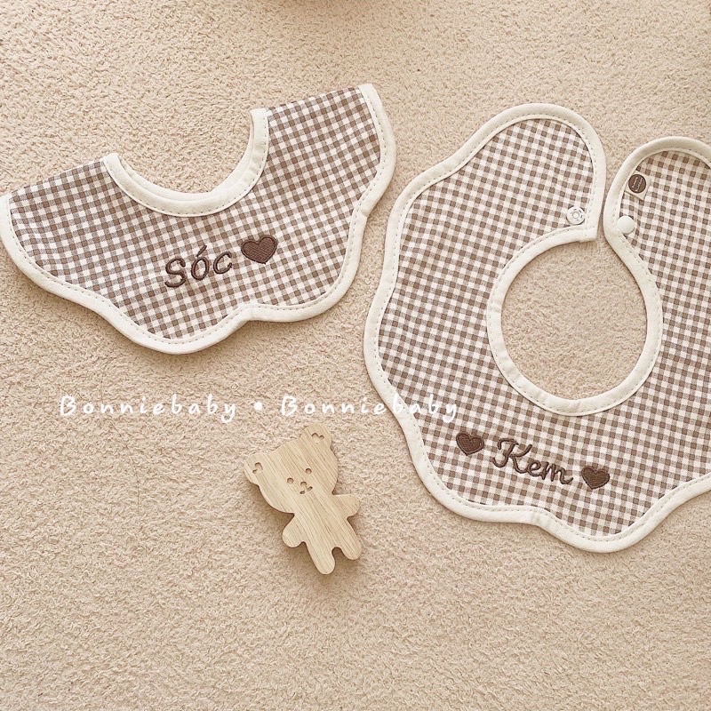 Yếm Bunnies Blossom thêu tên bé theo yêu cầu