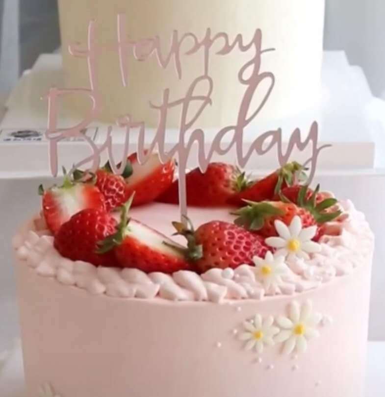 Que cắm trang trí bánh kem hình chữ Happy Birthday xinh xắn