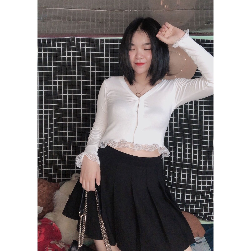 Áo croptop tay dài cổ V dáng ôm cài nút trơn phối ren C241