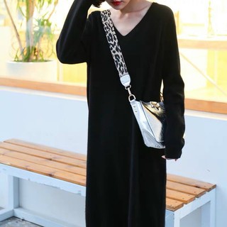 Váy len dài tay cổ V