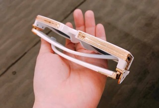Kính mát gọng trắng
