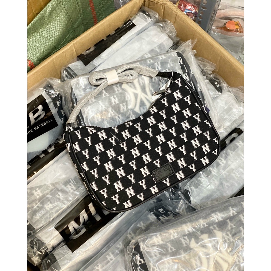 Túi kẹp nách DENIM MLB màu đen