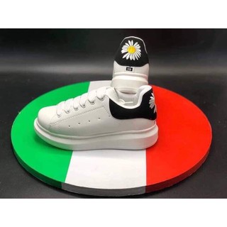 Giày Mcqueen trắng gót nhung hình Hoa Cúc hàng cao cấp giá xưởng Form dành cho cả nam nữ freeship từ 150k đẹp mịn