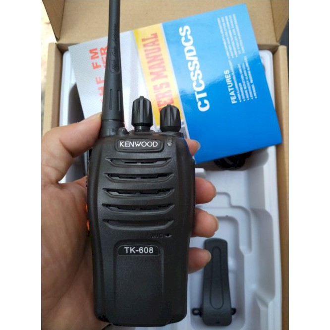 Bộ đàm cầm tay Kenwood TK 608 + Tai nghe hot