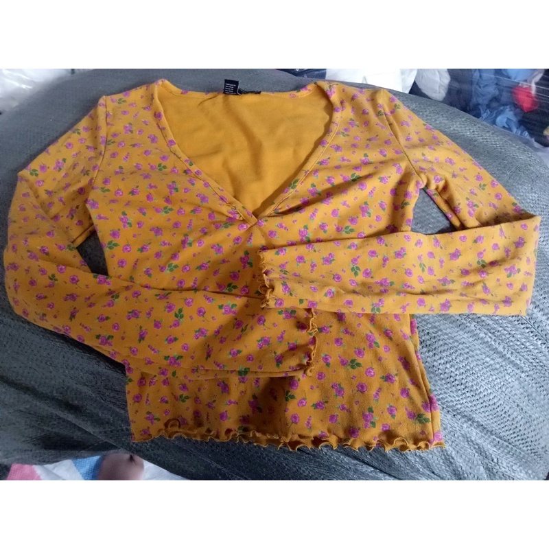 Sản phẩm áo vàng