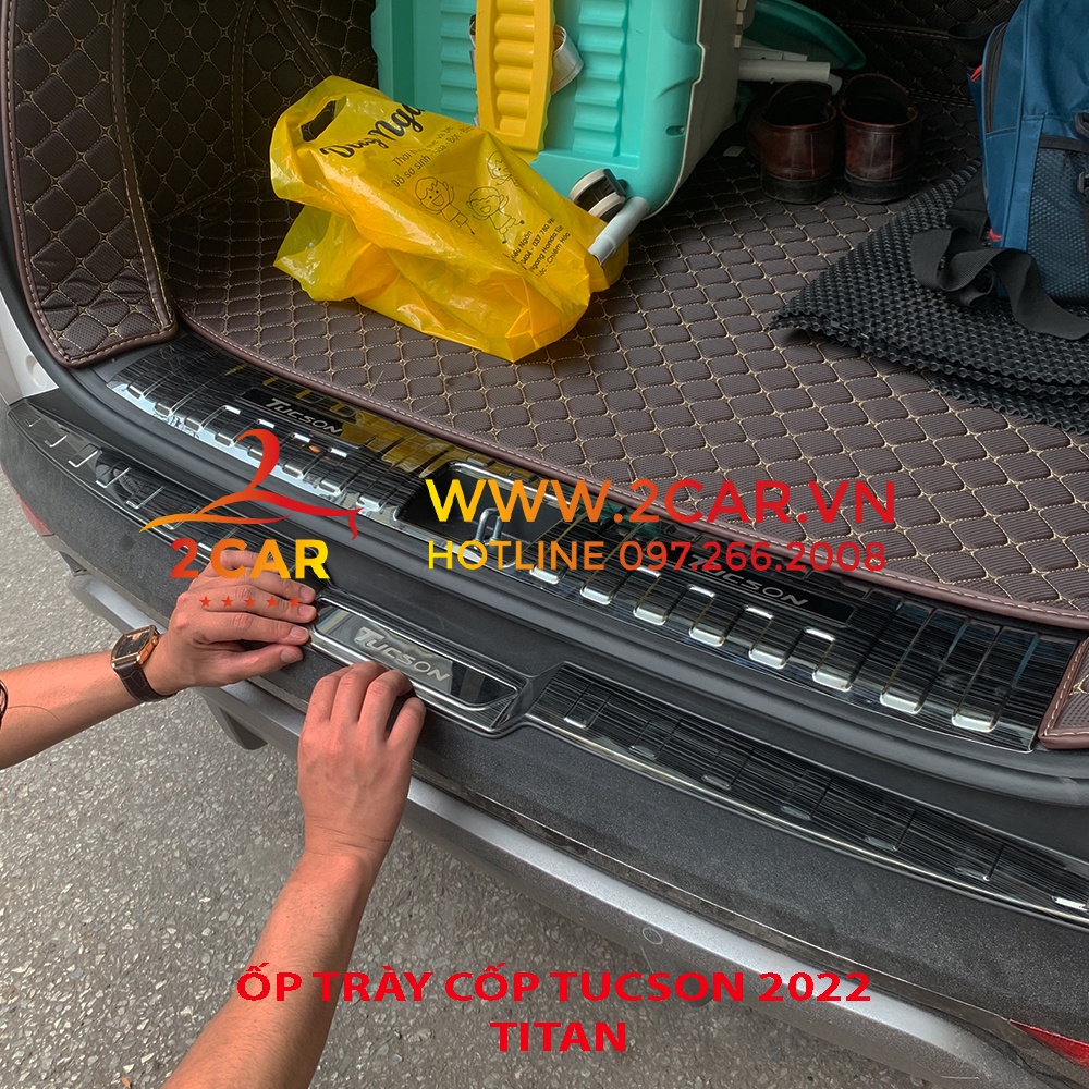 Ốp chống trầy cốp trong, ngoài xe Hyundai Tucson 2022 - 2023, chất liệu Titan cao cấp