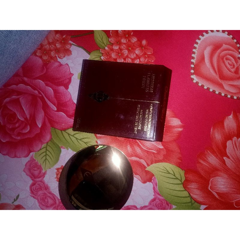 Phấn nén charlotte tilbury siêu kiêm dầu,bền tông cả ngày,che khít lỗ chân lông