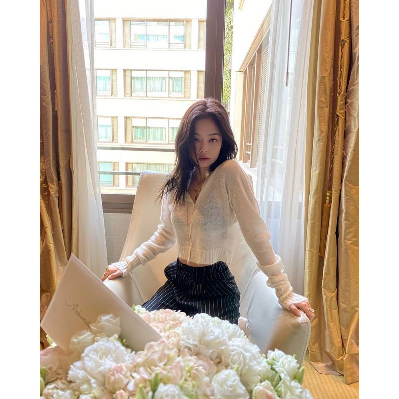 Áo khoác len croptop trắng dệt kim