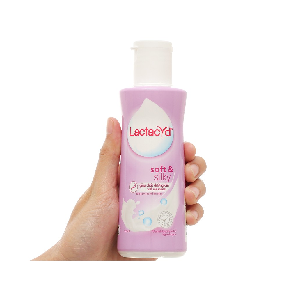 Dung dịch vệ sinh phụ nữ Lactacyd Soft &amp; Silky