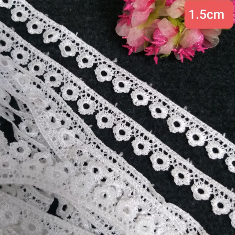 Ren thêu chỉ bóng , màu trắng sáng  , size 1.2cm đến 3.5  cm