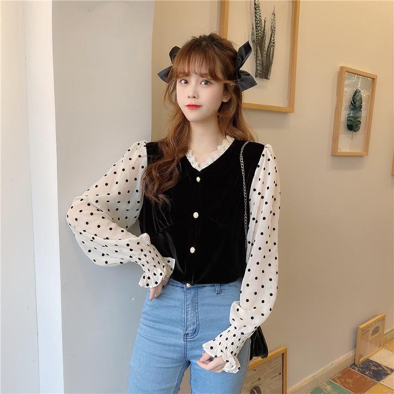 Áo sơ mi vải voan giả hai lớp cổ chữ V phối ren hoạ tiết chấm bi thiết kế dài chín tấc thời thượng cho phái nữ