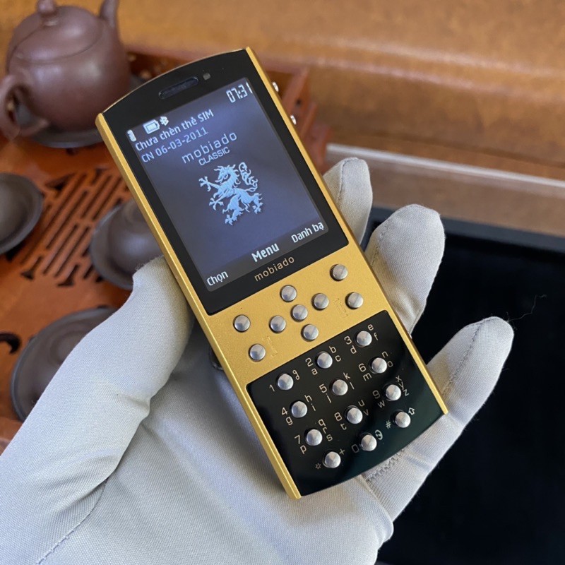 Điện thoại mobiado 712 Gold