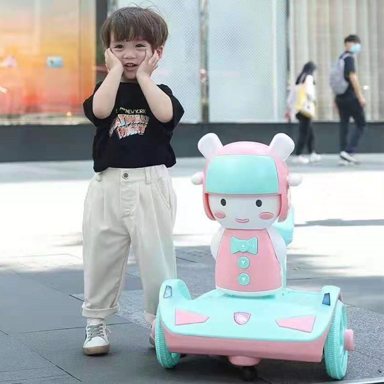 Xe điện cho bé - tay cầm điều khiển từ xa khi cần
