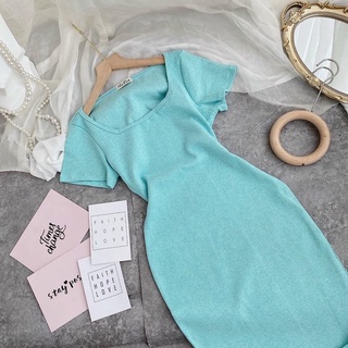 Đầm body xanh cổ vuông