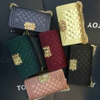 Chanel boy silicon khóa vàng