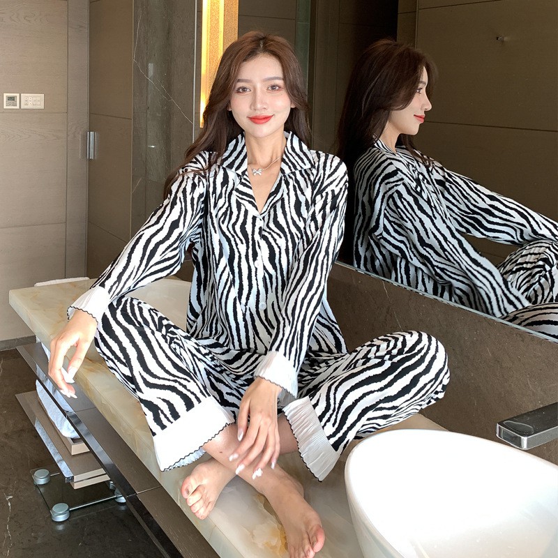 Pijama- Đồ Bộ Ngủ Áo Quần Dài Vải Lụa Họa Tiết Vằn Đen Trắng DDP05