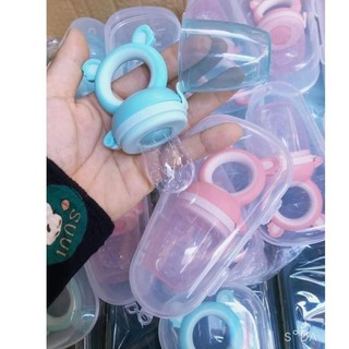 Núm Nhai Cho Bé Tập Ăn Dặm có tác dụng thay thế núm vú giả