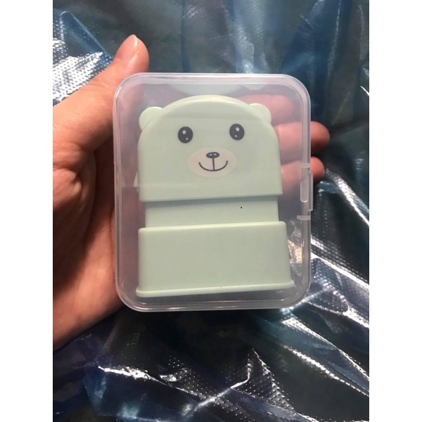 Con dấu khắc tên cho bé trên quần áo không phai