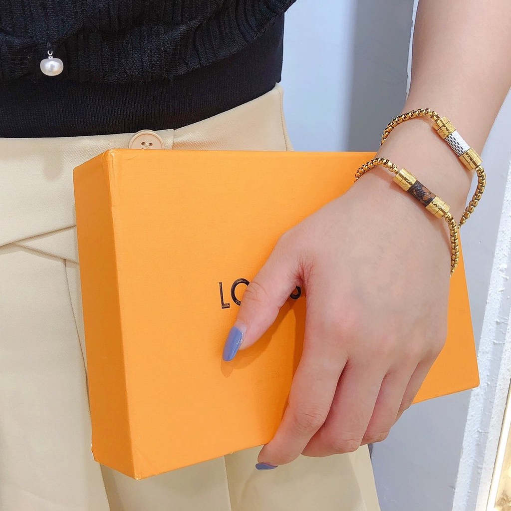 LOUIS VUITTON Vòng Đeo Tay LV Bằng Thép Titan In Logo LV Thời Trang Cho Nữ