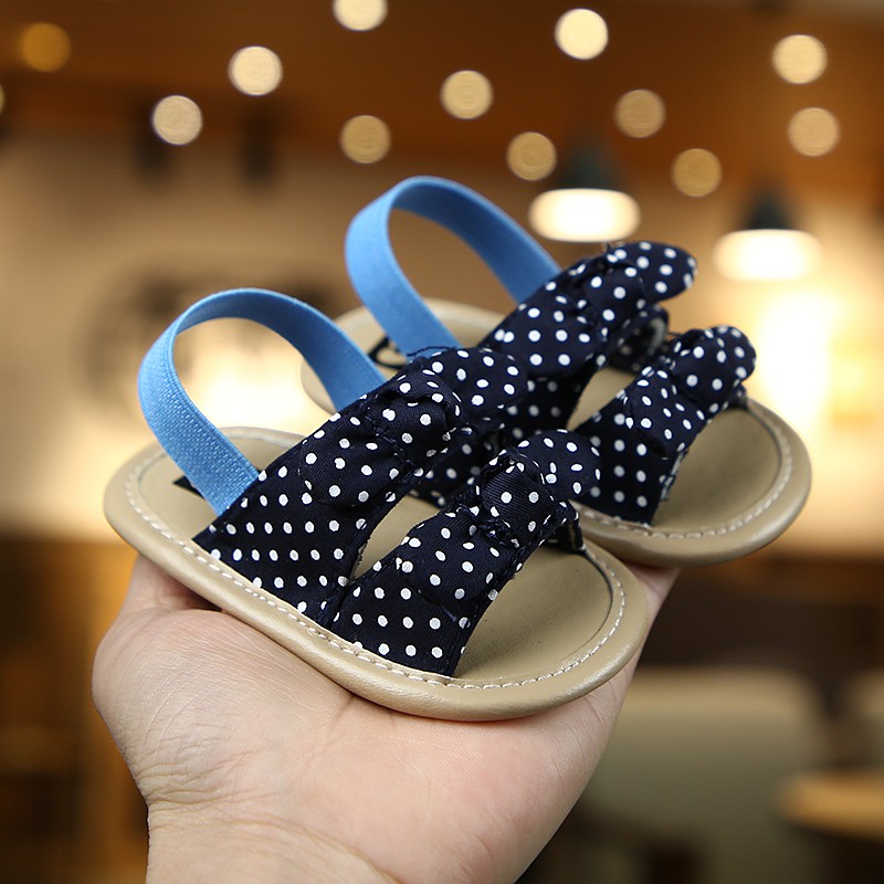 Giày sandal tập đi thiết kế nơ thắt chống trượt cho bé gái