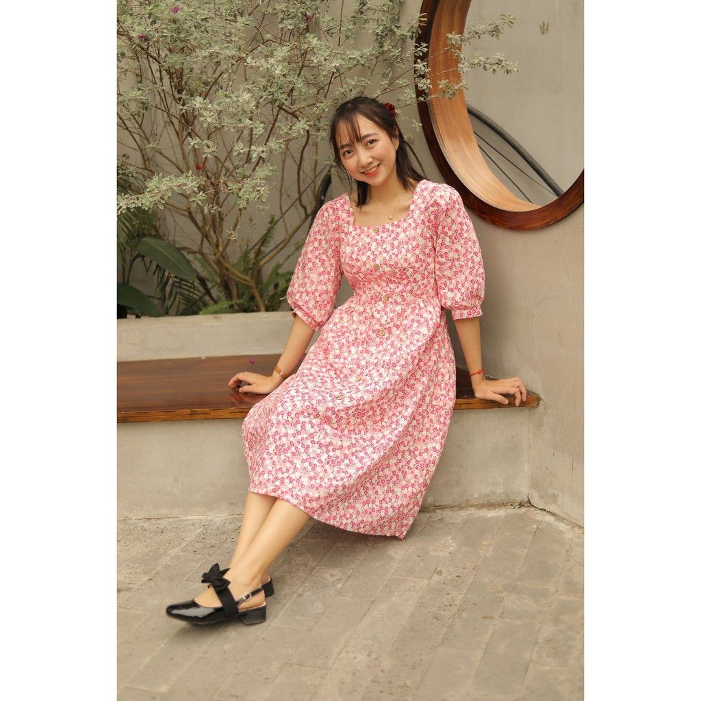 Váy hồng xòe dài đính cúc