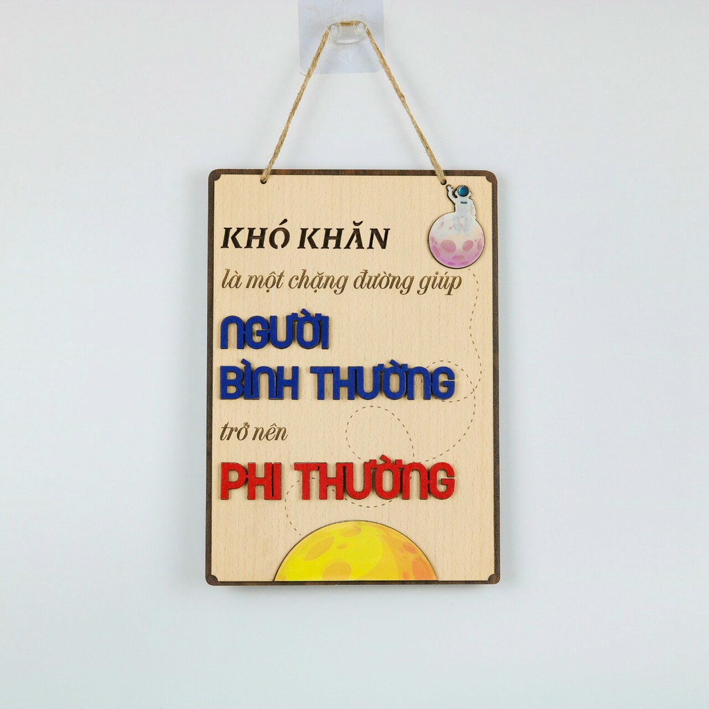 Bảng gỗ trang trí slogan, bảng gỗ tạo động lực in chữ "Bình thường - Phi thường" mẫu mới độc đáo