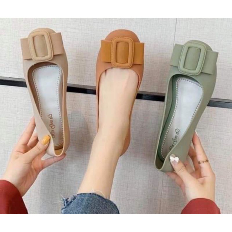 Giày nhựa đi mưa