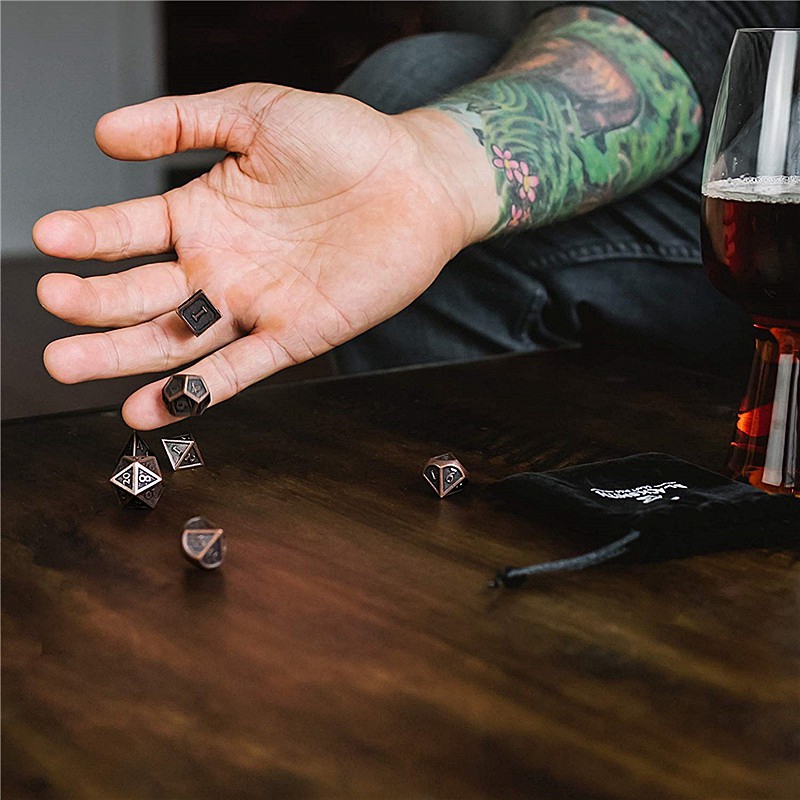 Set 7 xúc xắc kim loại thiết kế kiểu vảy rồng kèm túi đựng D4 D6 D8 D10 D12 D20