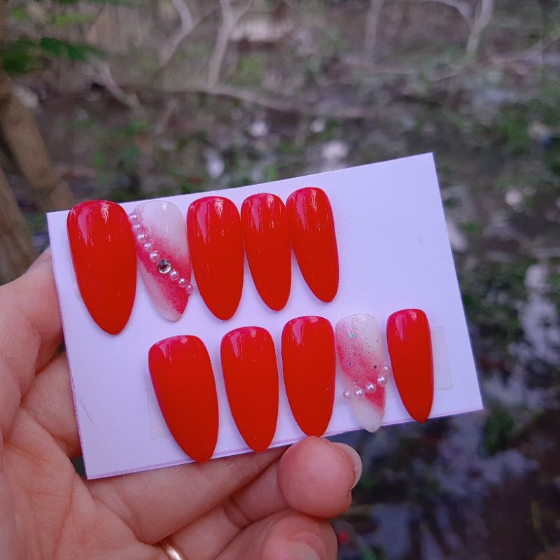 Nailbox sắc đỏ lấp lánh