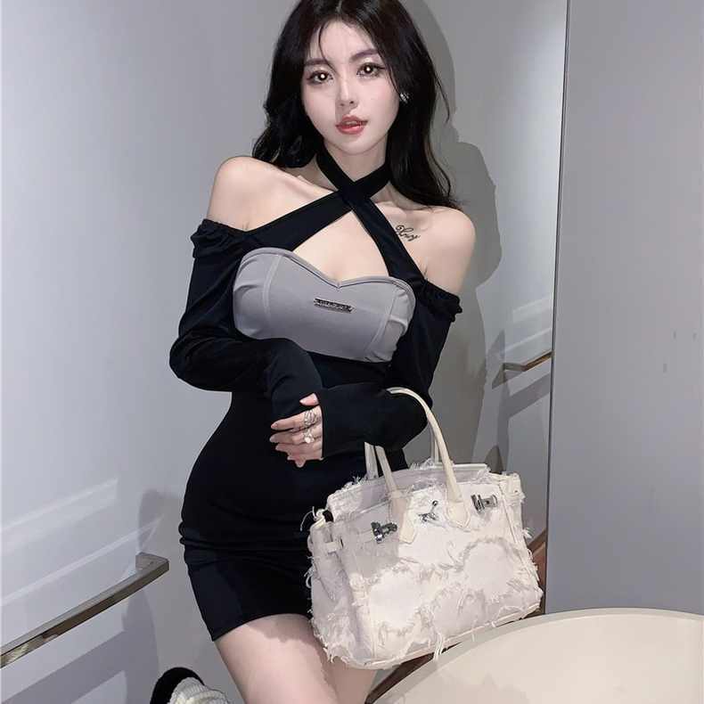 Đầm Ngắn Ôm Dáng Cổ Yếm Khoét Rỗng Phong Cách Thu Đông Ngọt Ngào Cho Nữ