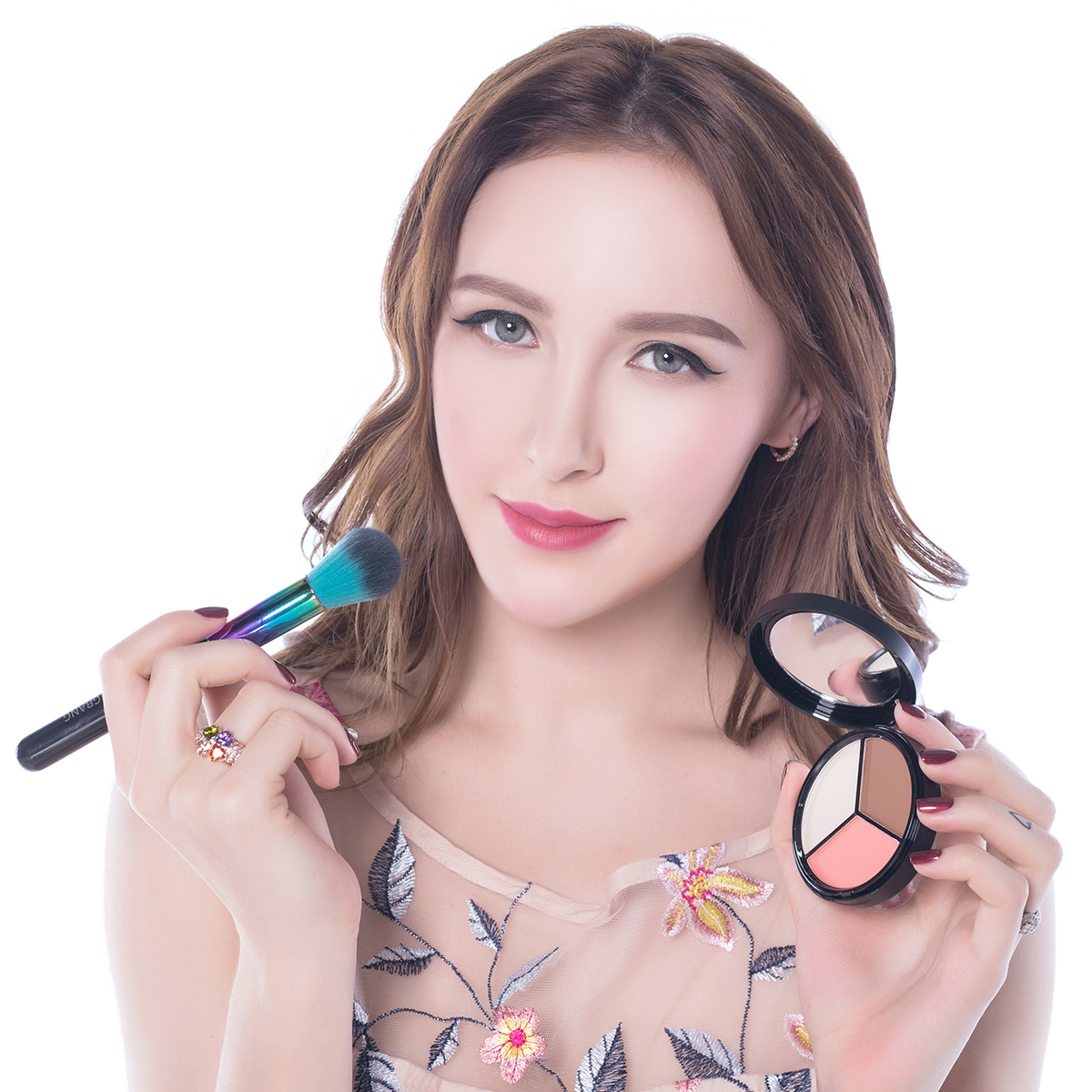 [Hàng mới về] Bảng Phấn Bắt Sáng Và Tạo Khối 3 Màu Chuyên Nghiệp | BigBuy360 - bigbuy360.vn