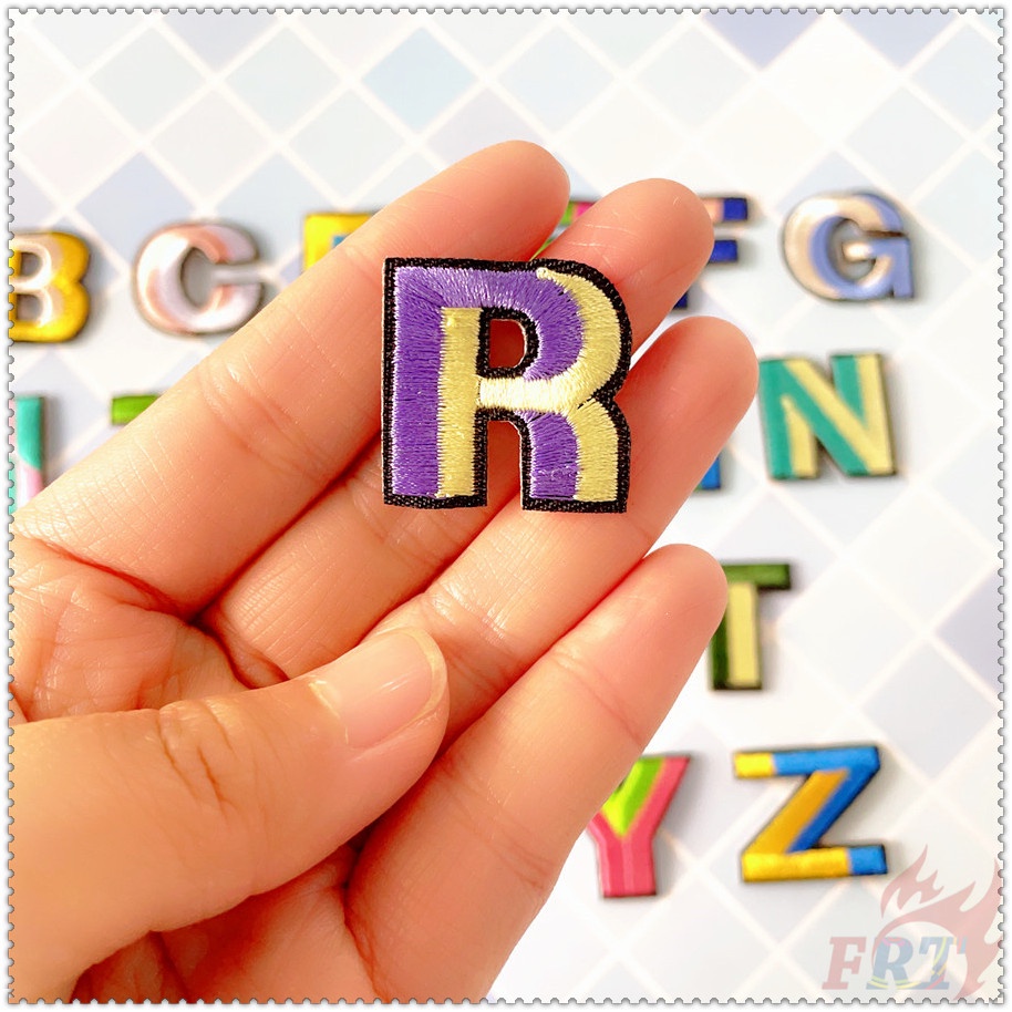 1 miếng dán ủi thêu hình chữ cái tiếng anh 3D nhiều màu sắc