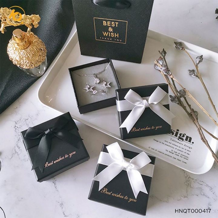 Hộp đựng quà sang trọng có gắn nơ kích thước 4 x 4 x 2,5 cm - HNQT000417 | BigBuy360 - bigbuy360.vn