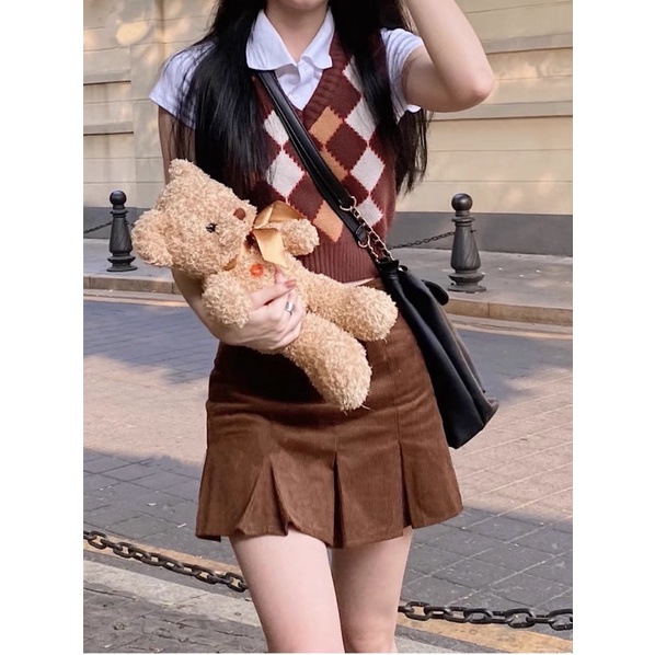 Set 3 Món Áo Polo Trắng + Ghile Hoạ Tiết Croptop + Chân Váy Xếp Ly Xoè