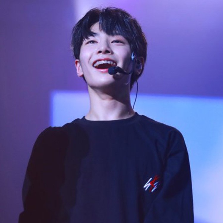 ÁO PHÔNG STRAY KIDS