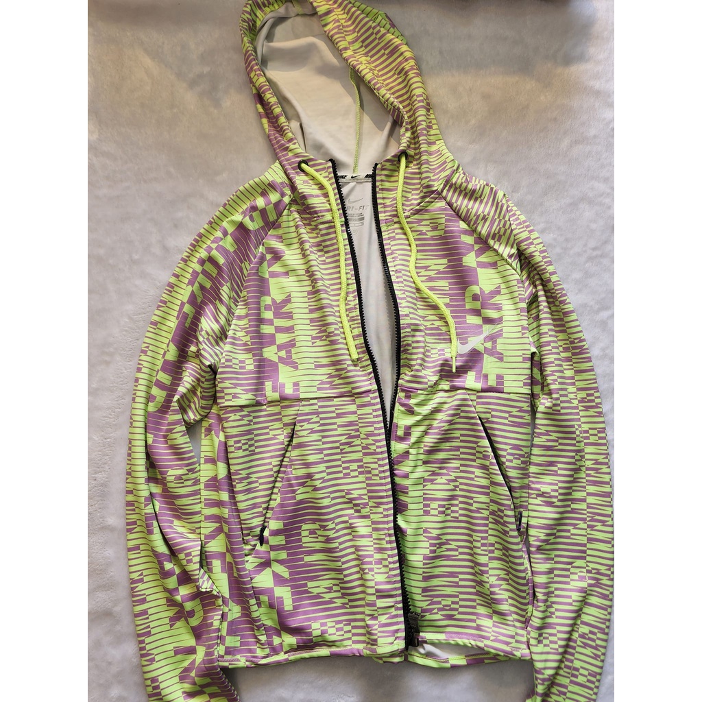 Áo khoác thể thao nữ họa tiết có mũ