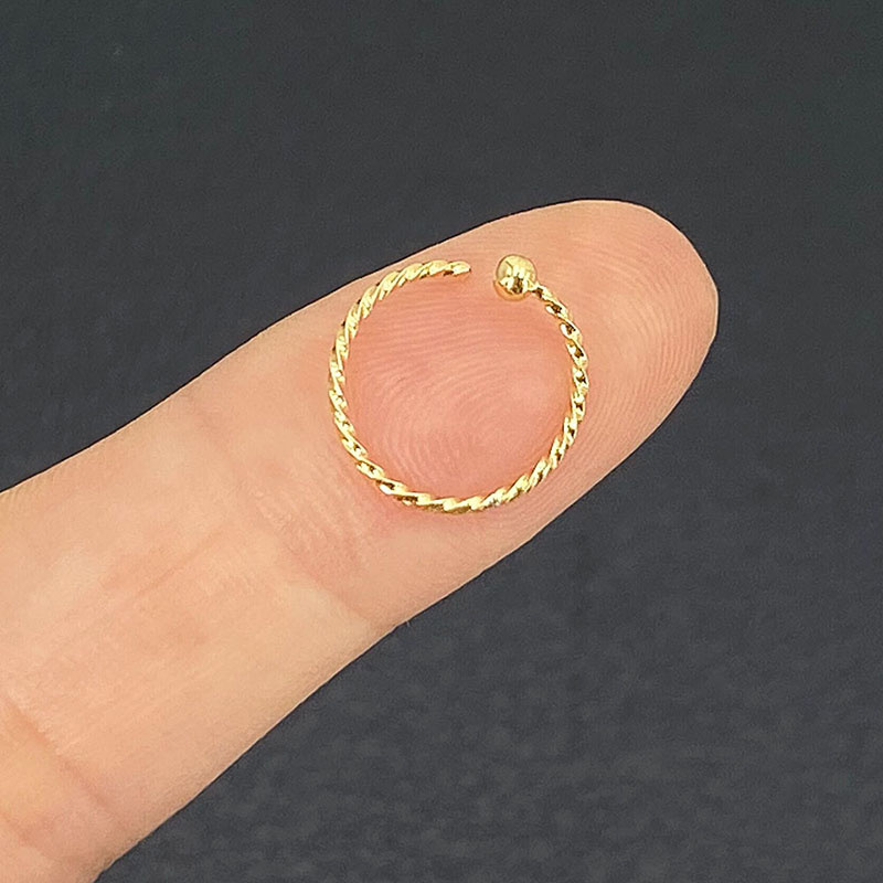 Khuyên mũi thời trang cá tính