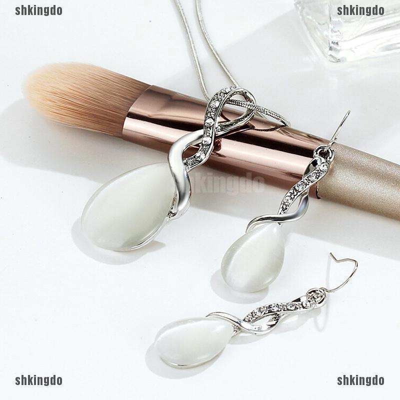 Bộ dây chuyền và bông tai đính ngọc mắt mèo