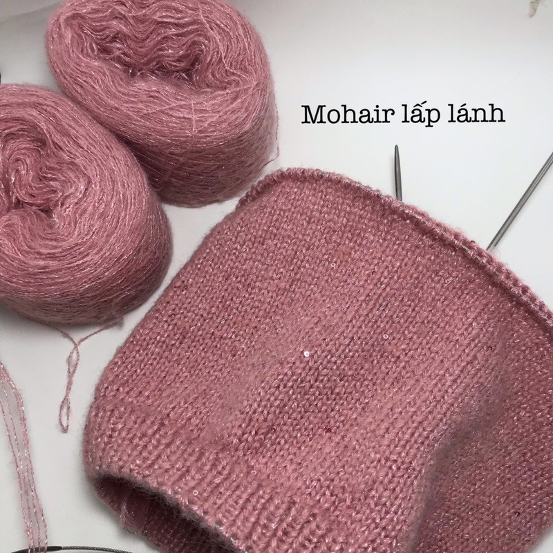 Len Mohair lấp lánh kết hợp kim tuyến và hạt sa , lớp lông êm mềm của Mohair bao bọc làm êm kim tuyến rất nhiều .